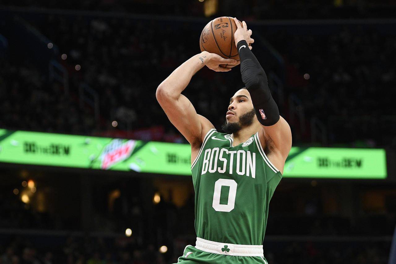 爱游戏官方网站-波士顿凯尔特人今夜单刀错失,志在NBA常规赛名次提升,球迷炸锅,医务组通报恢复的简单介绍